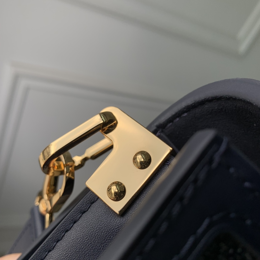 l**is V*t*n mini dauphine bag-20*15*9cm