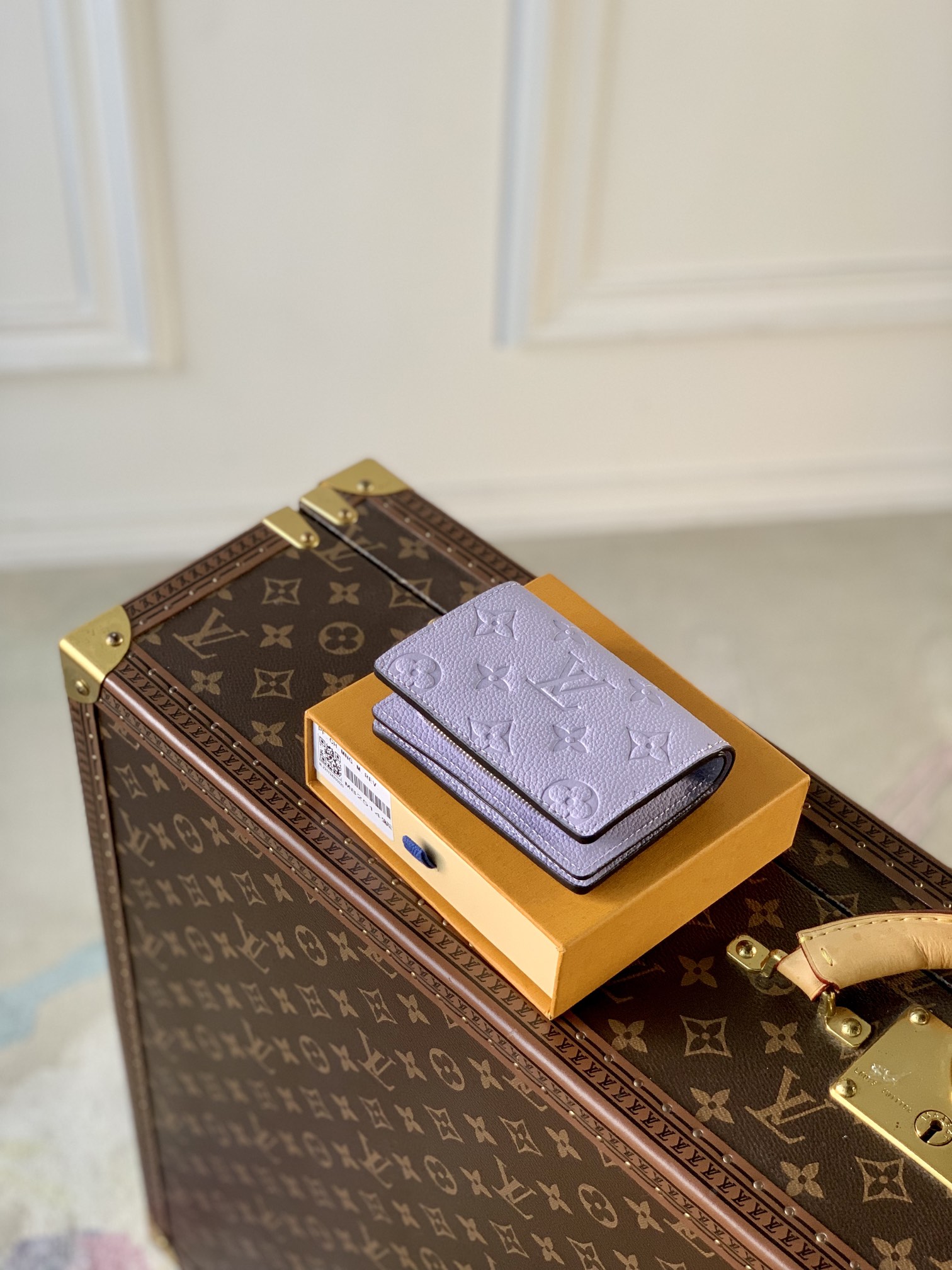 l**is V*t*n wallet-11×8.5×3.5cm