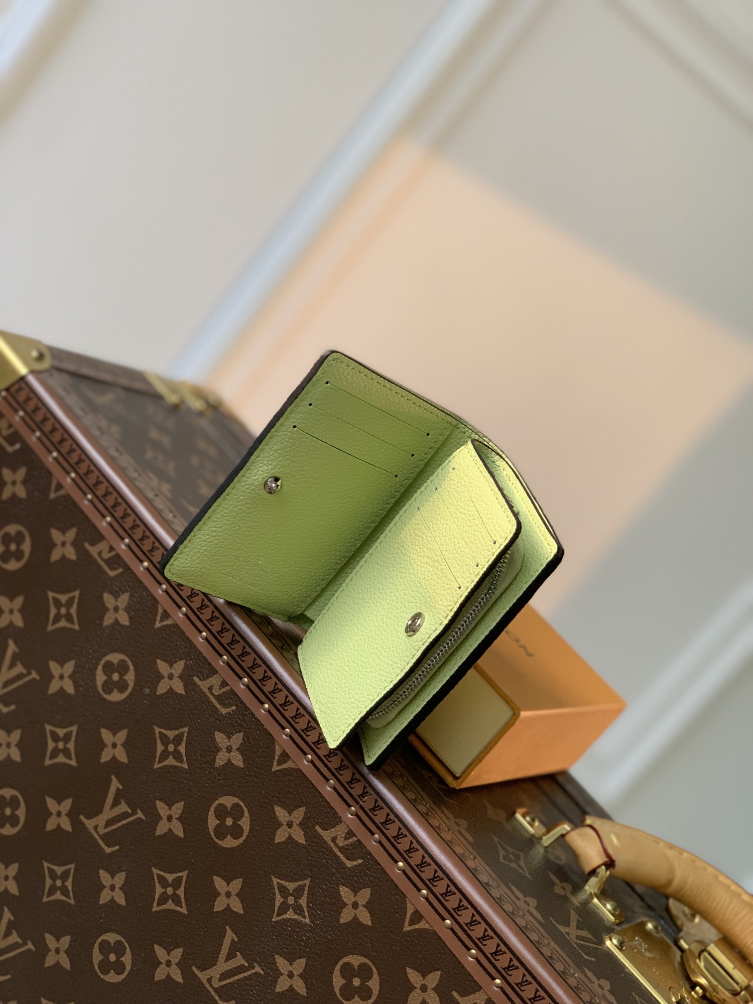 l**is V*t*n wallet-11×8.5×3.5cm