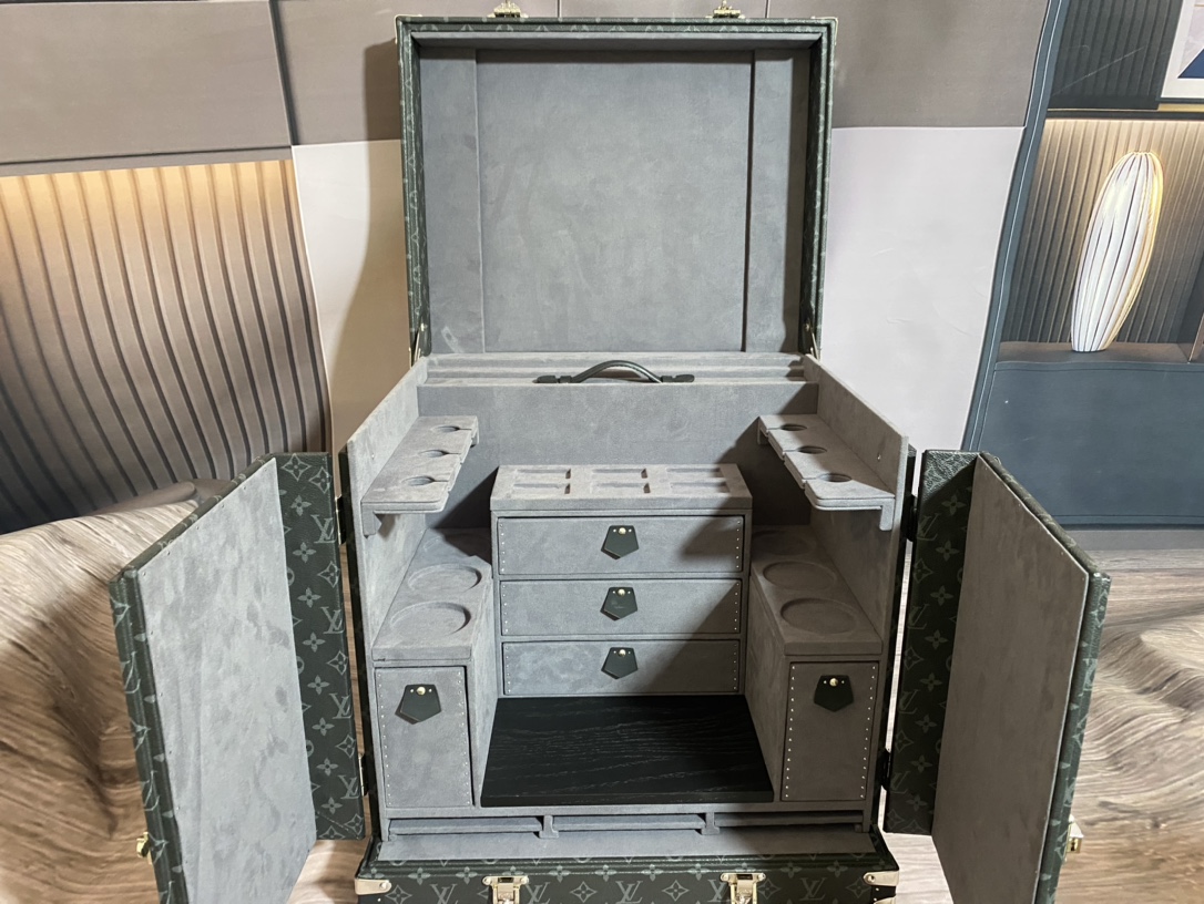 l**is V*t*n custom order small wine box (black flower + grey)-46*37*50cm