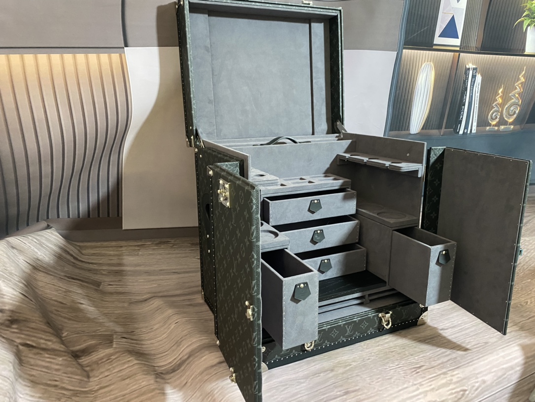 l**is V*t*n custom order small wine box (black flower + grey)-46*37*50cm