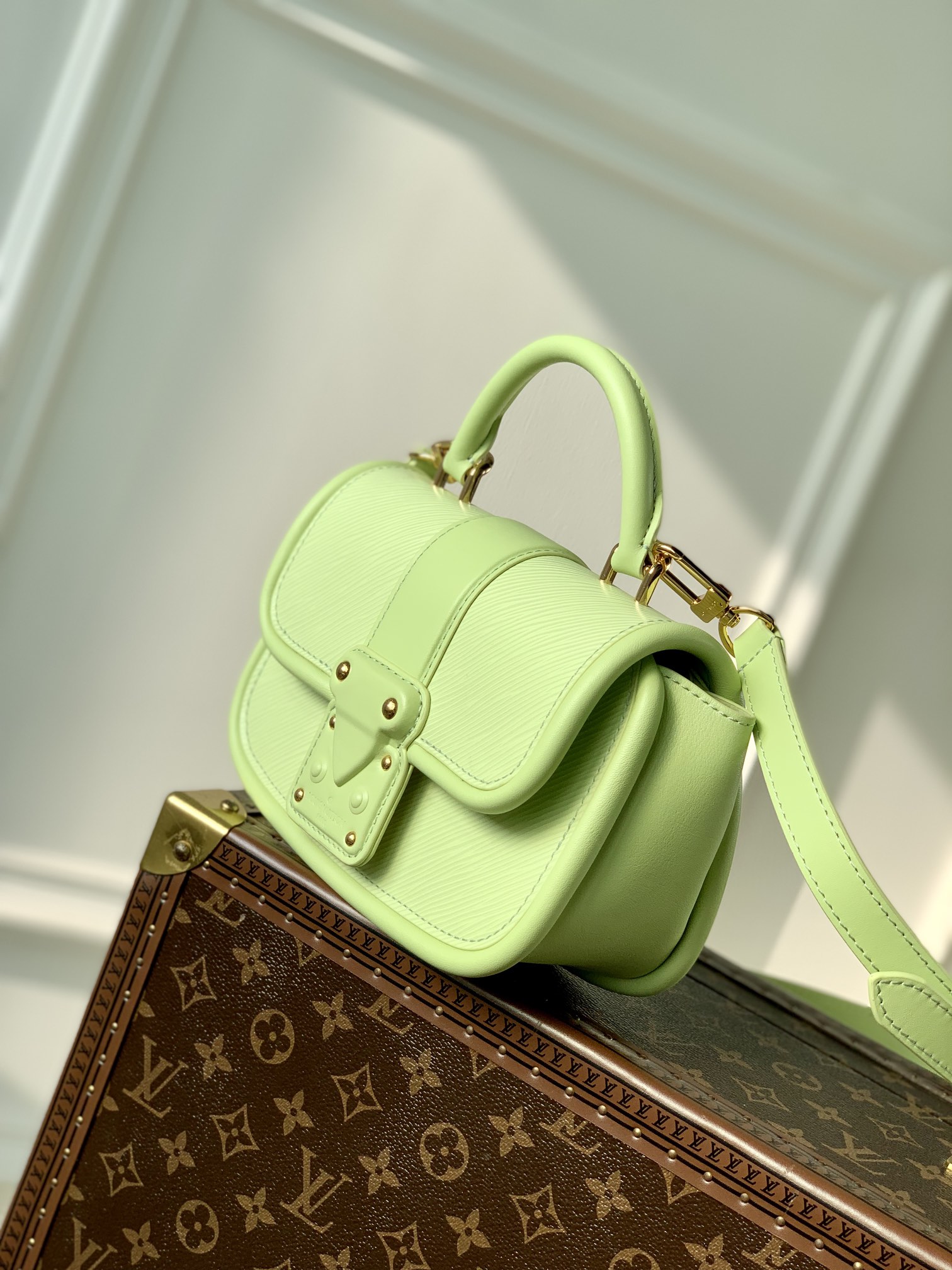 l**is V*t*n hide & seek bag-21 x 15 x 8cm