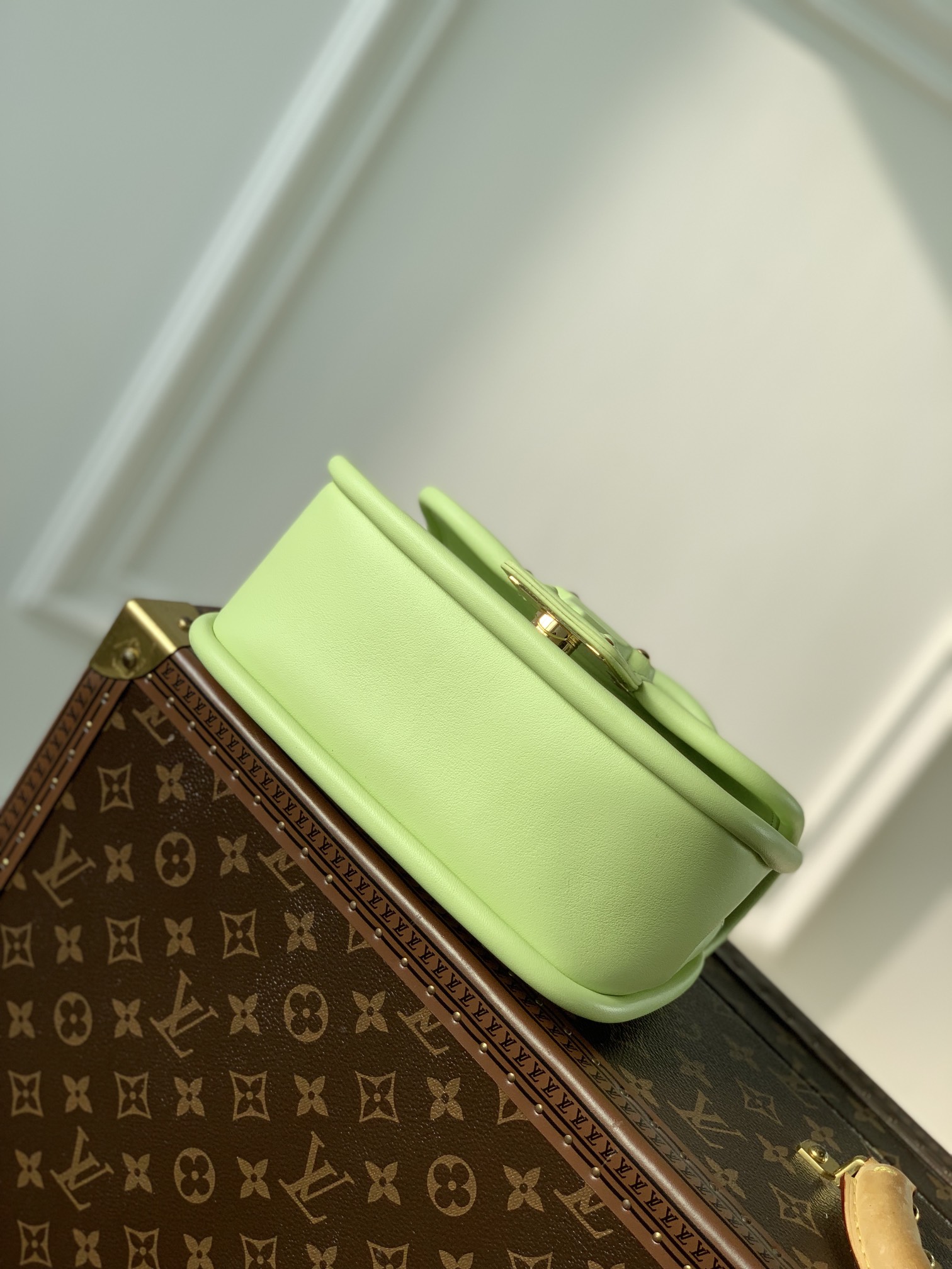 l**is V*t*n hide & seek bag-21 x 15 x 8cm