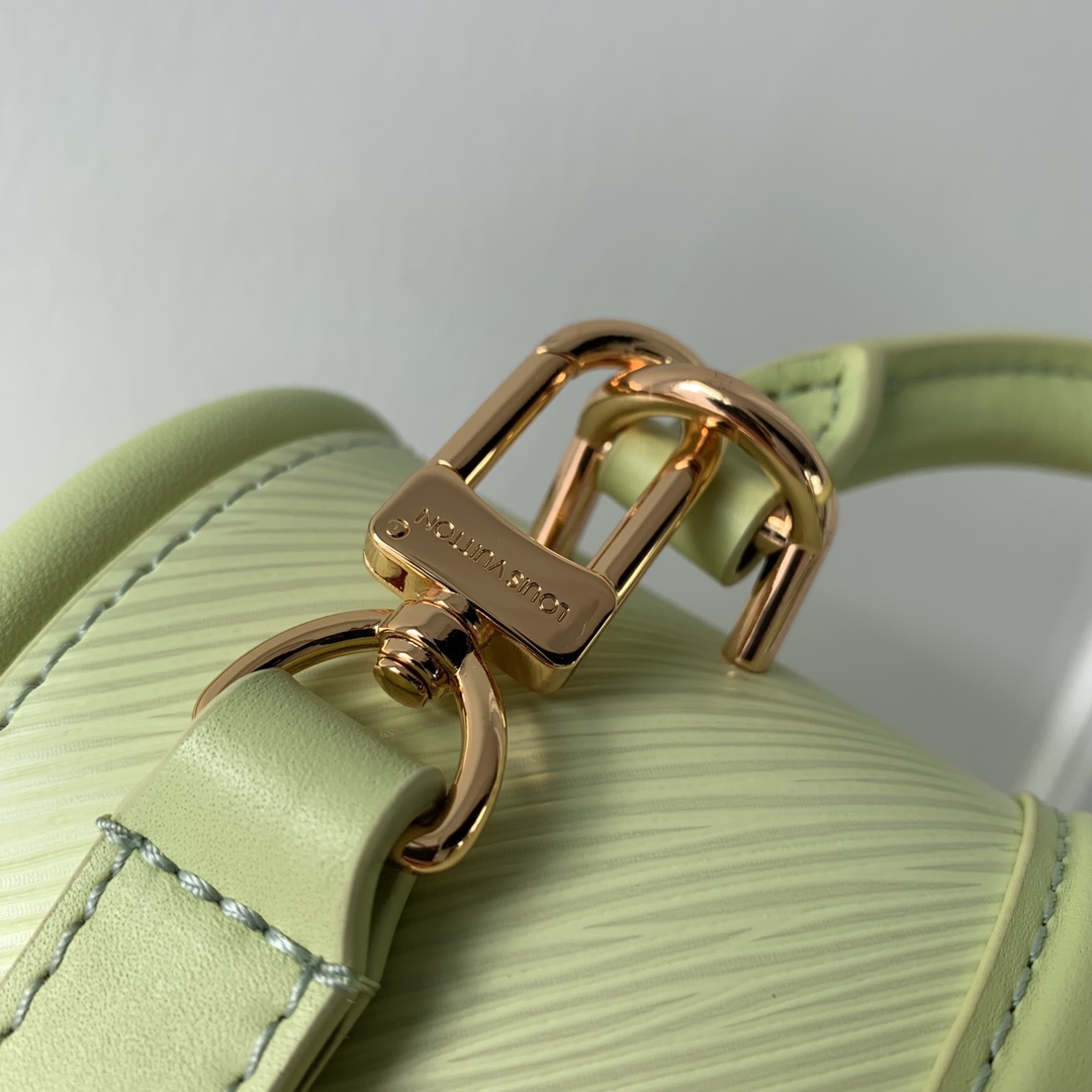 l**is V*t*n hide & seek bag-21 x 15 x 8cm