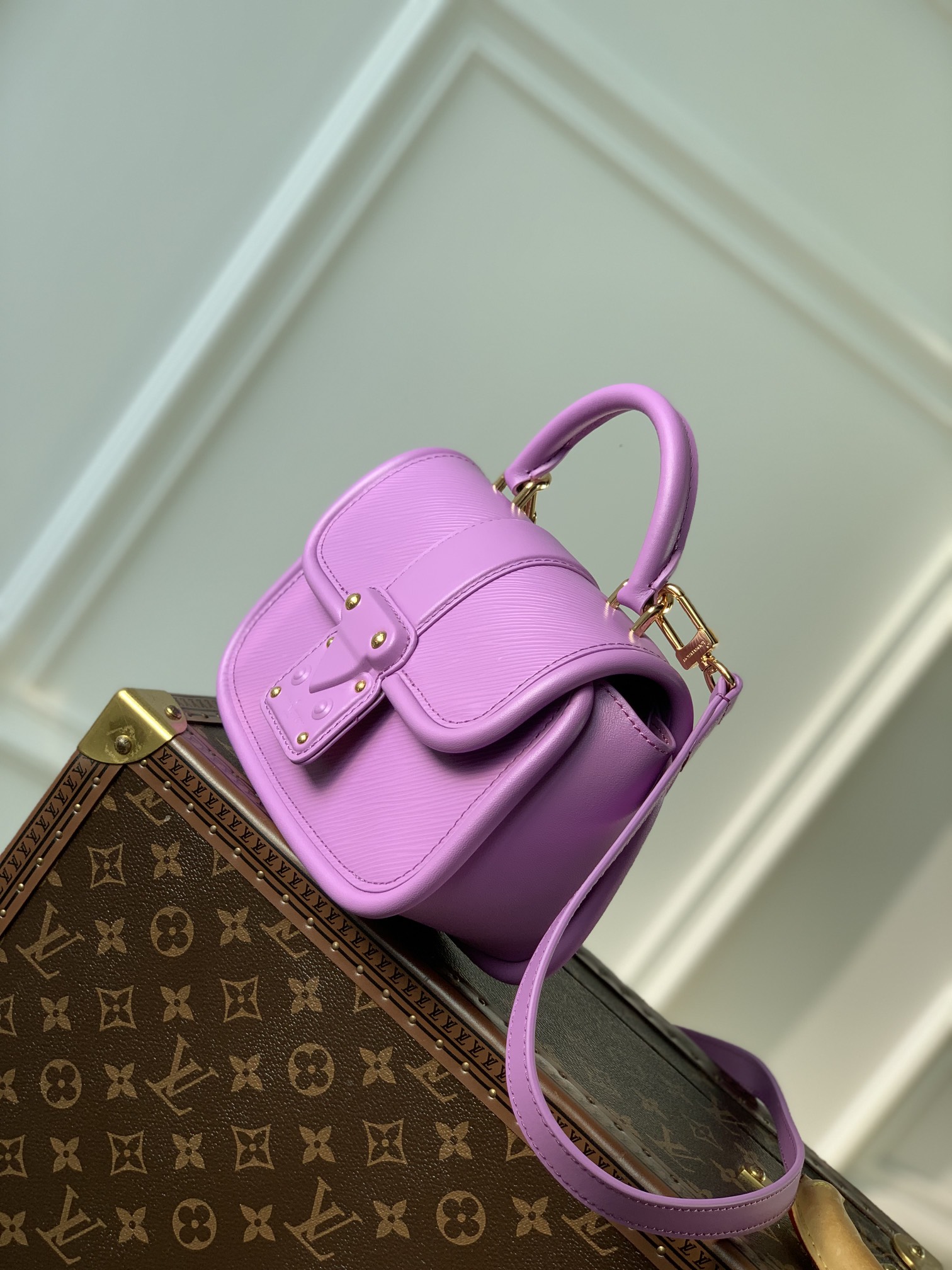 l**is V*t*n hide & seek bag-21 x 15 x 8cm