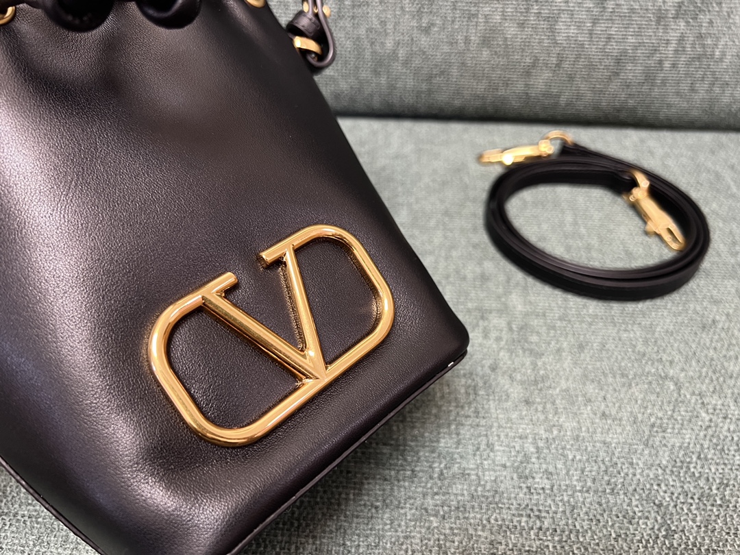 Valentino GARAVANIVLOGO SIGNATURE Bag-12*18*10CM