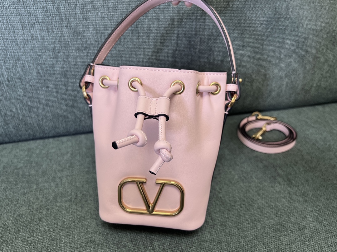 Valentino GARAVANIVLOGO SIGNATURE Bag-12*18*10CM