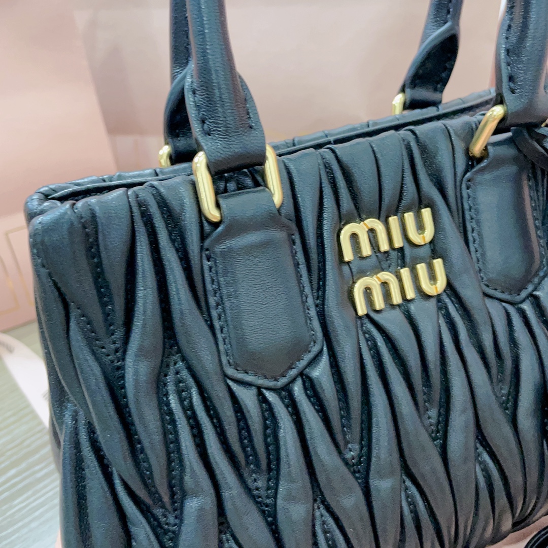 MiuMiu Tote-20 X16 X11CM