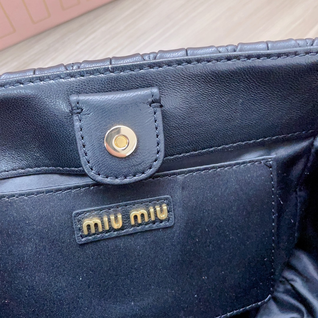 MiuMiu Tote-20 X16 X11CM