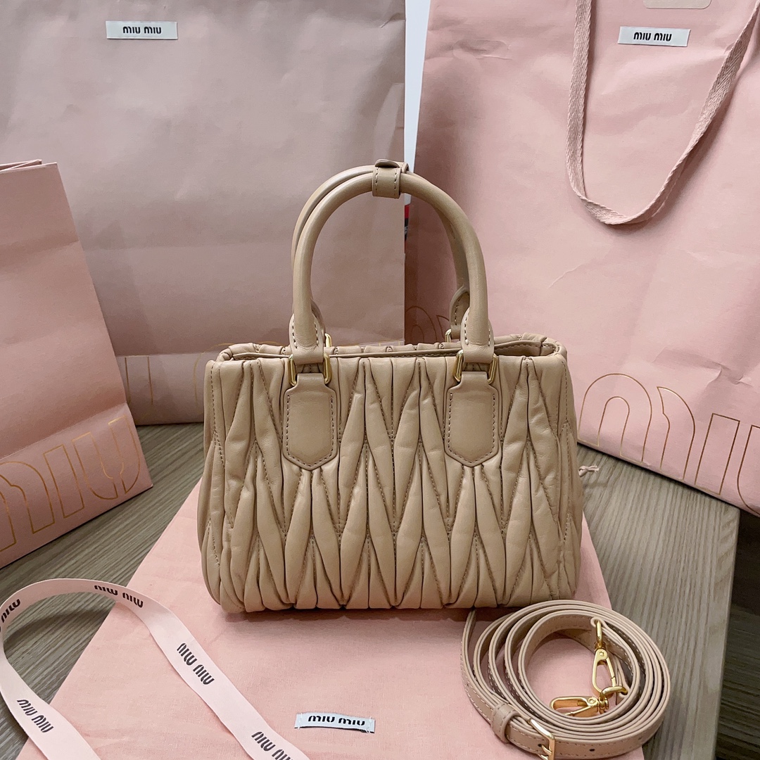 MiuMiu Tote-20 X16 X11CM