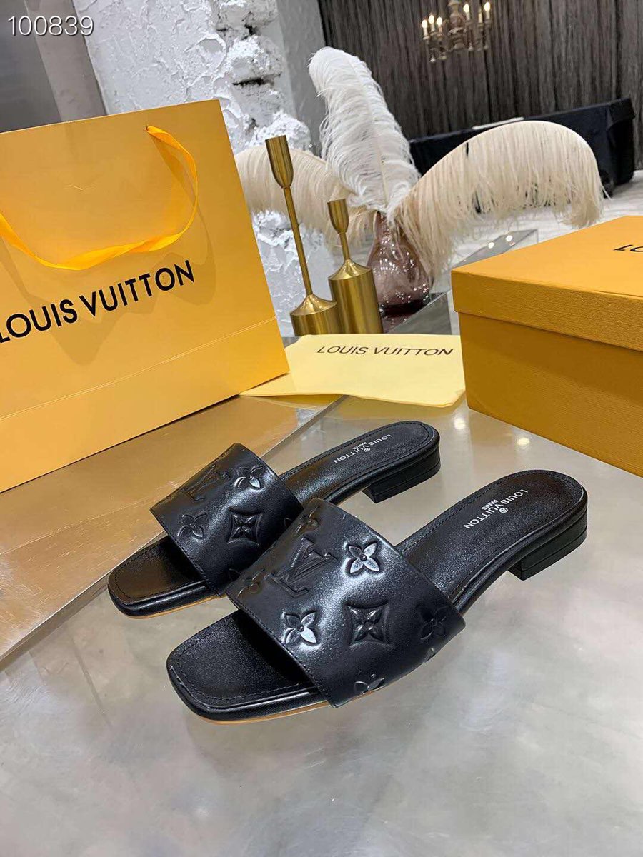 l**is V*t*n slippers