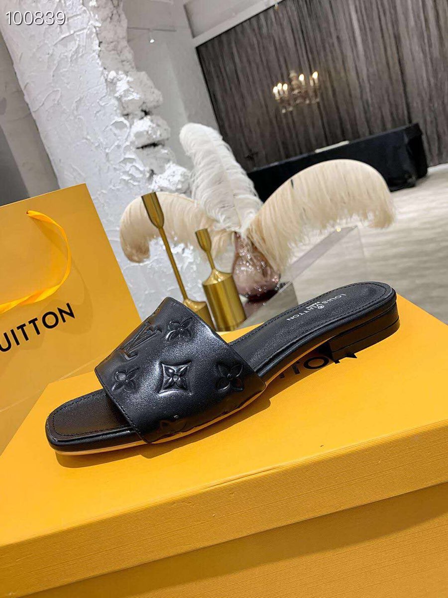 l**is V*t*n slippers