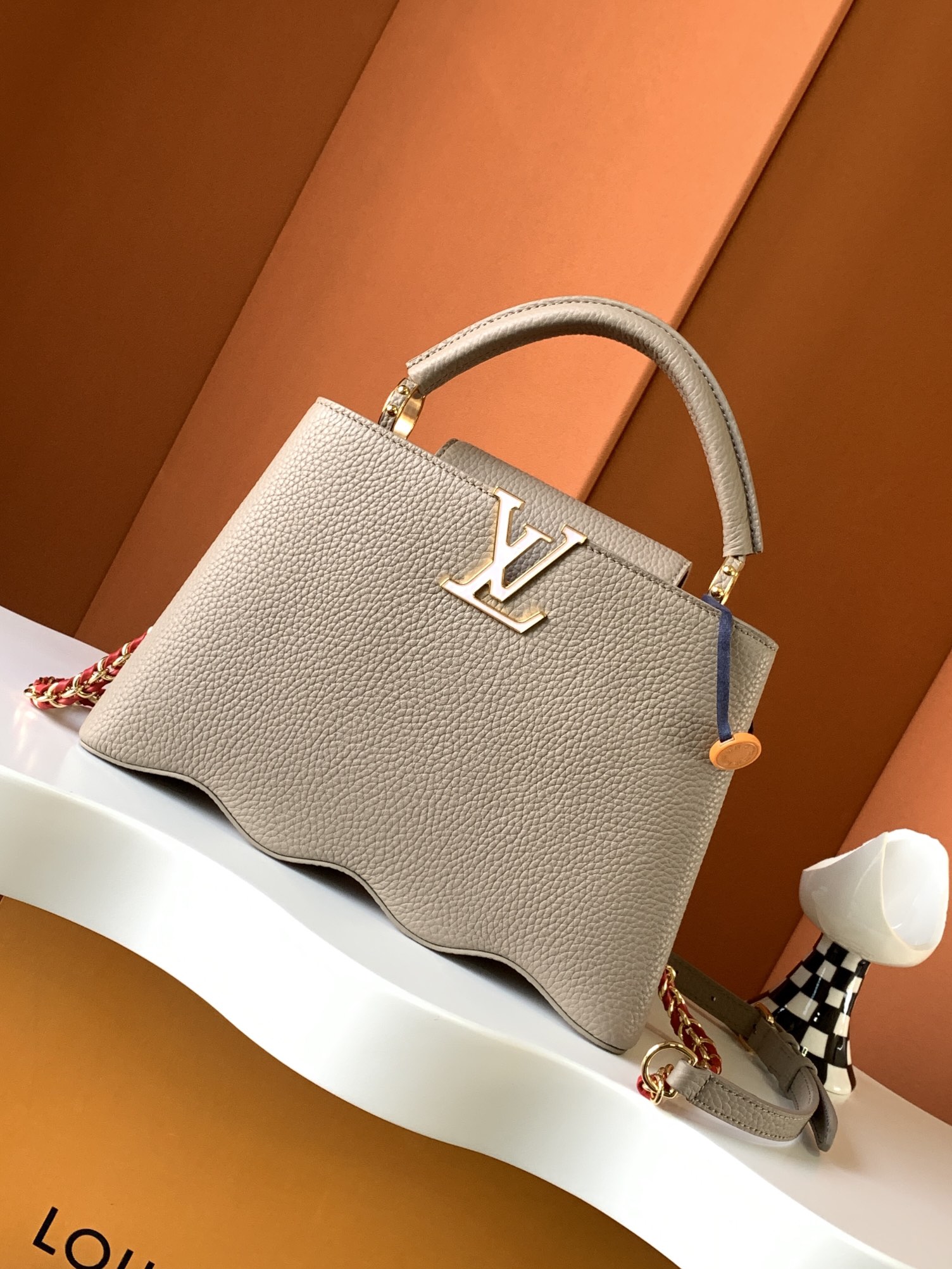 l**is V*t*n capucines bb-27*18*9cm