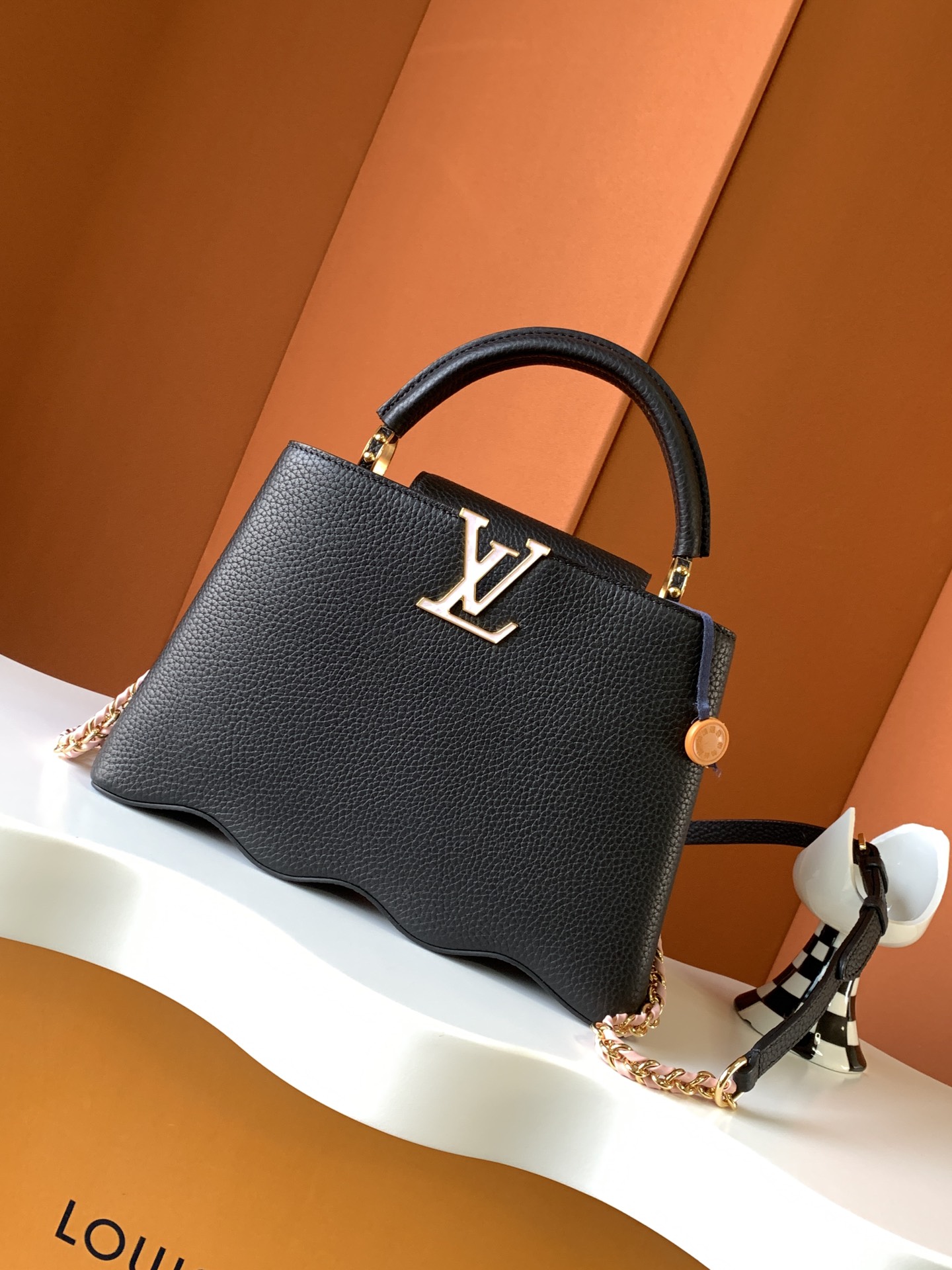 l**is V*t*n capucines bb-27*18*9cm