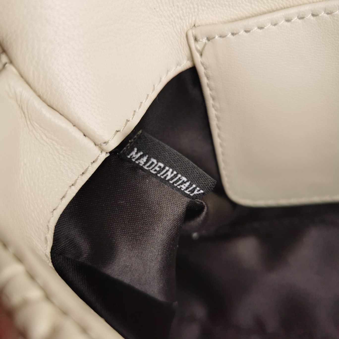 MiuMiu Chain Bag-22.5*4.5*12CM