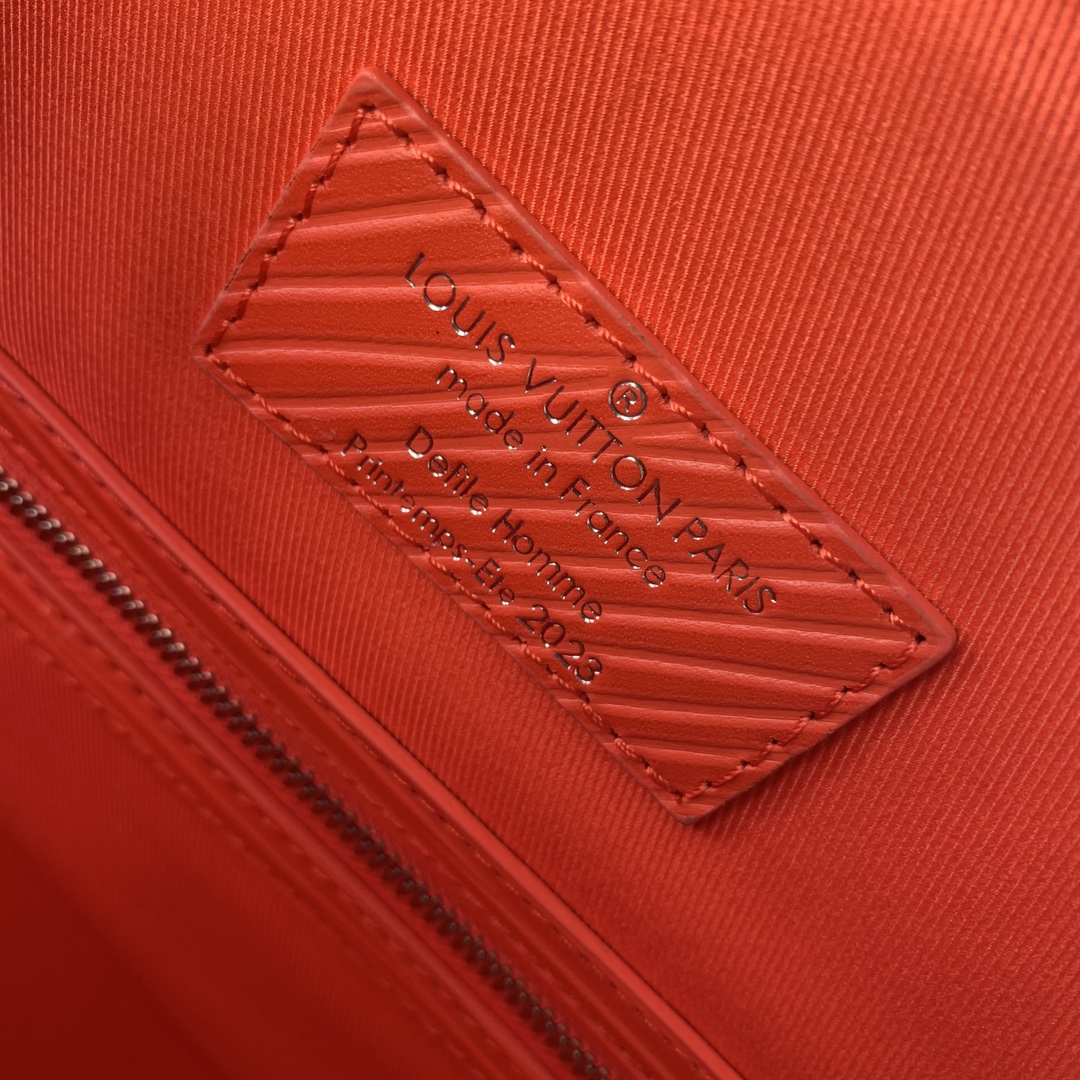l**is V*t*n alma travel bag-64 x 42 x 22cm