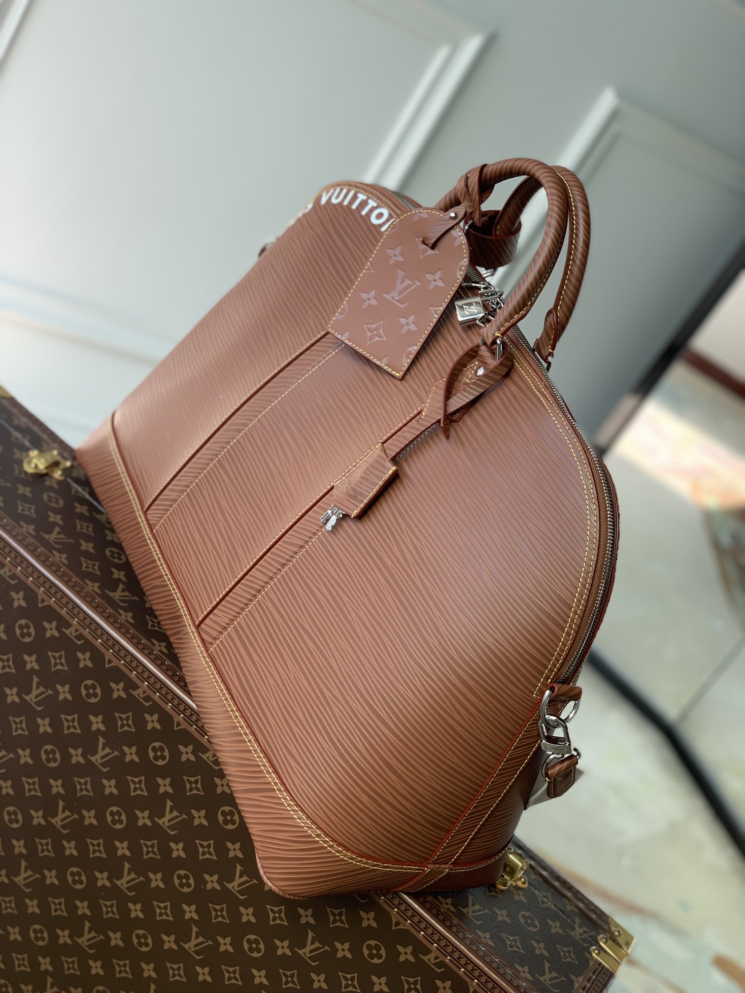 l**is V*t*n alma travel bag-64 x 42 x 22cm