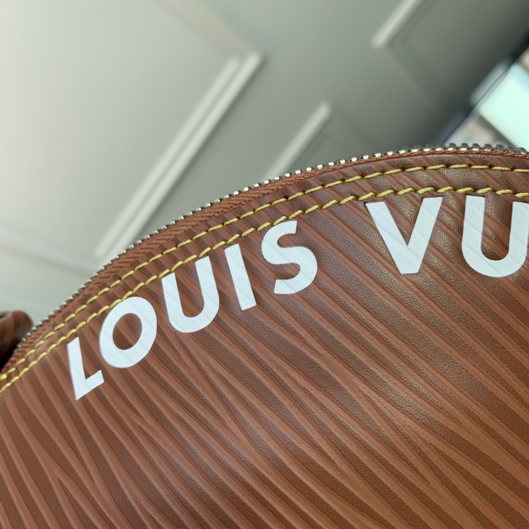 l**is V*t*n alma travel bag-64 x 42 x 22cm