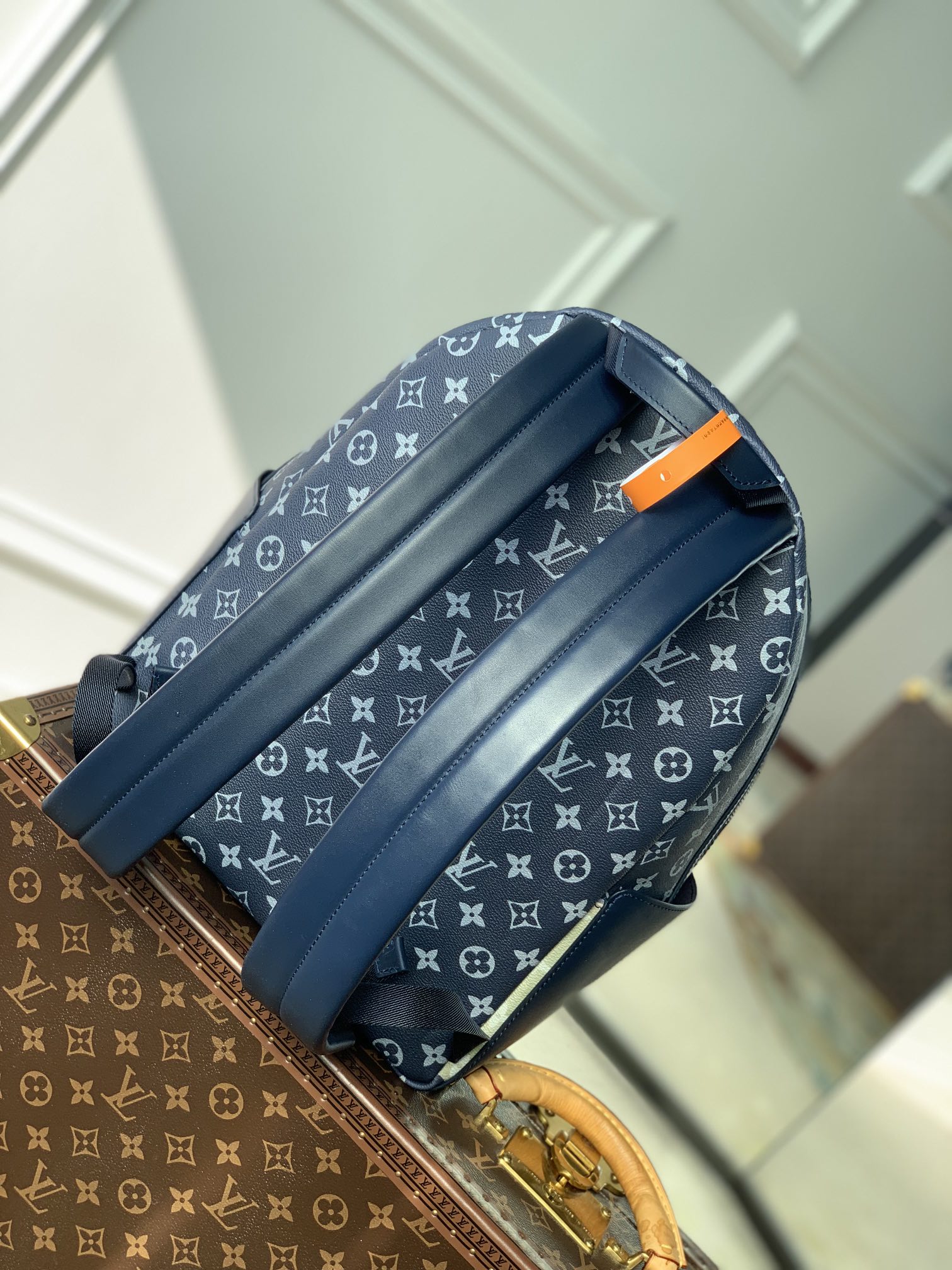 l**is V*t*n discovery backpack-29*38*20cm
