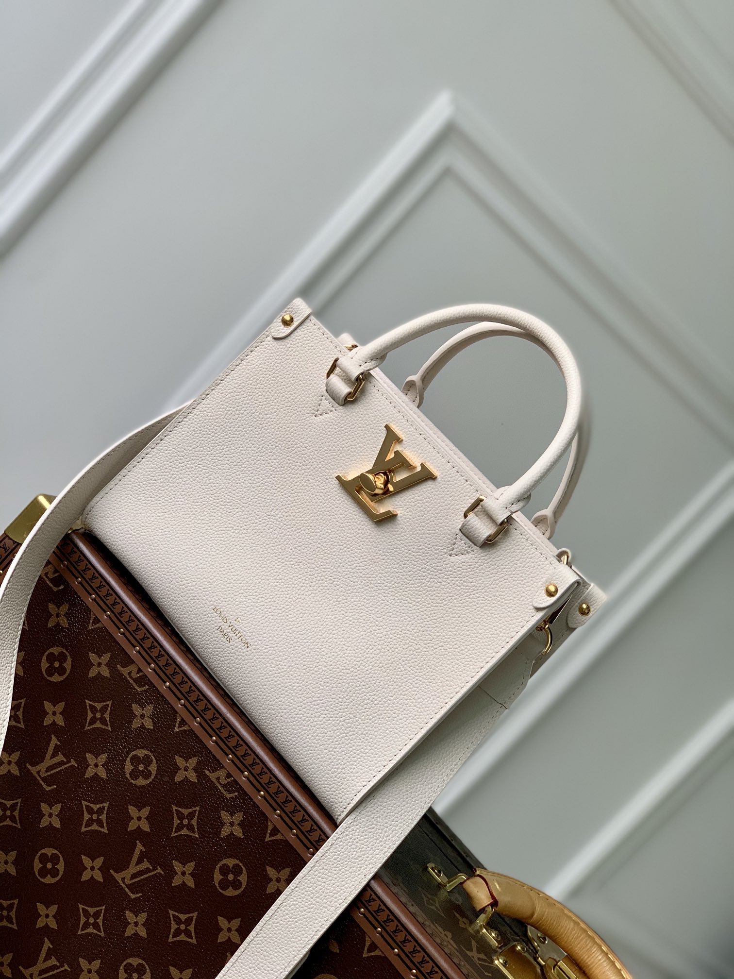 l**is V*t*n lock & go -24.5 x 19.0 x 10.5 cm