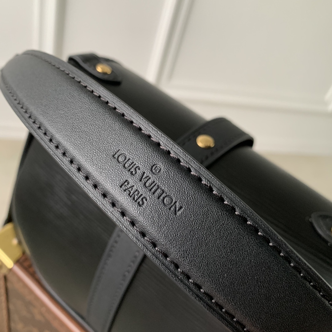 l**is V*t*n saumur bb-20 x 16 x 7.5cm