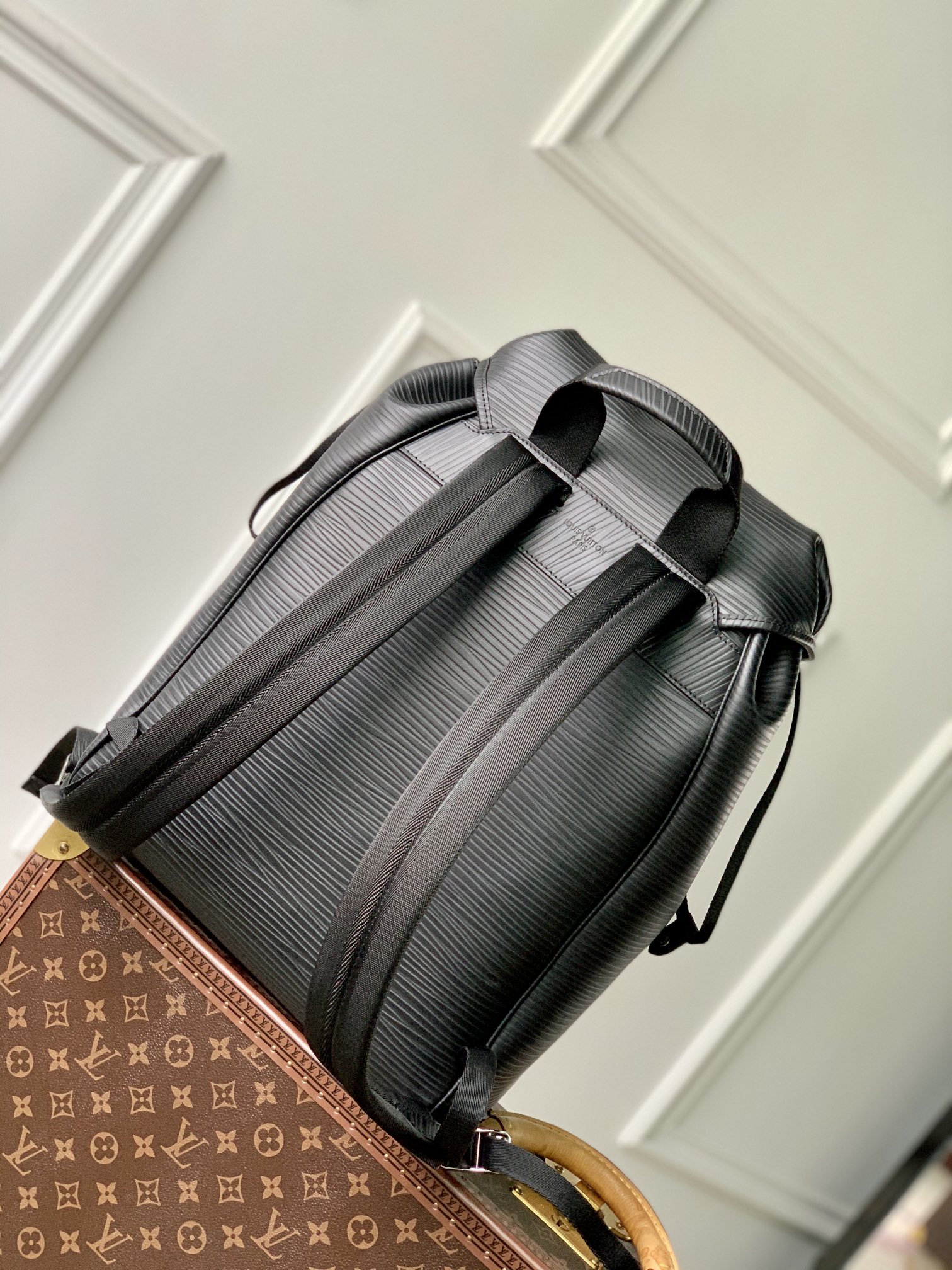 l**is V*t*n montsouris backpack-32 x 40 x 19cm