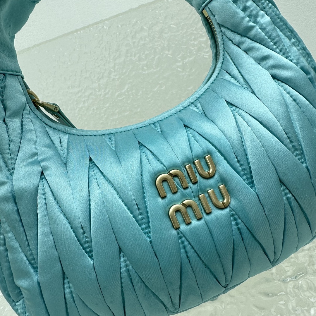 MiuMiu Wander Hobo Bag-20*6*17CM