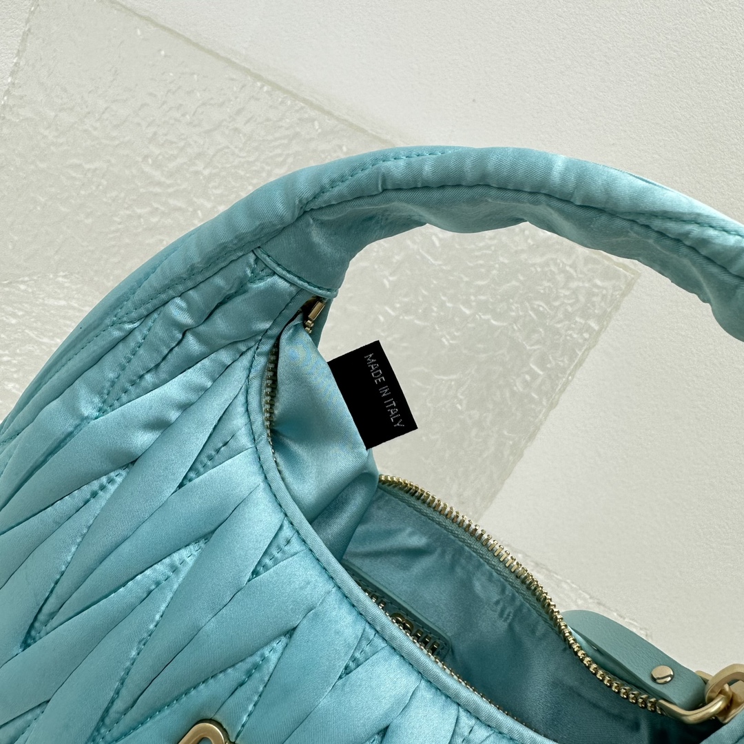 MiuMiu Wander Hobo Bag-20*6*17CM