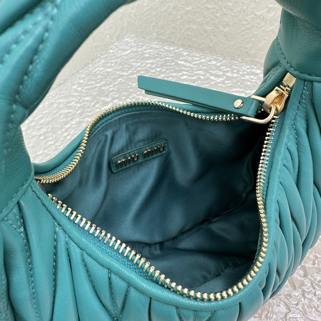 MiuMiu Wander Hobo Bag-20*6*17CM