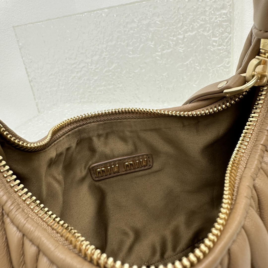 MiuMiu Wander Hobo Bag-20*6*17CM