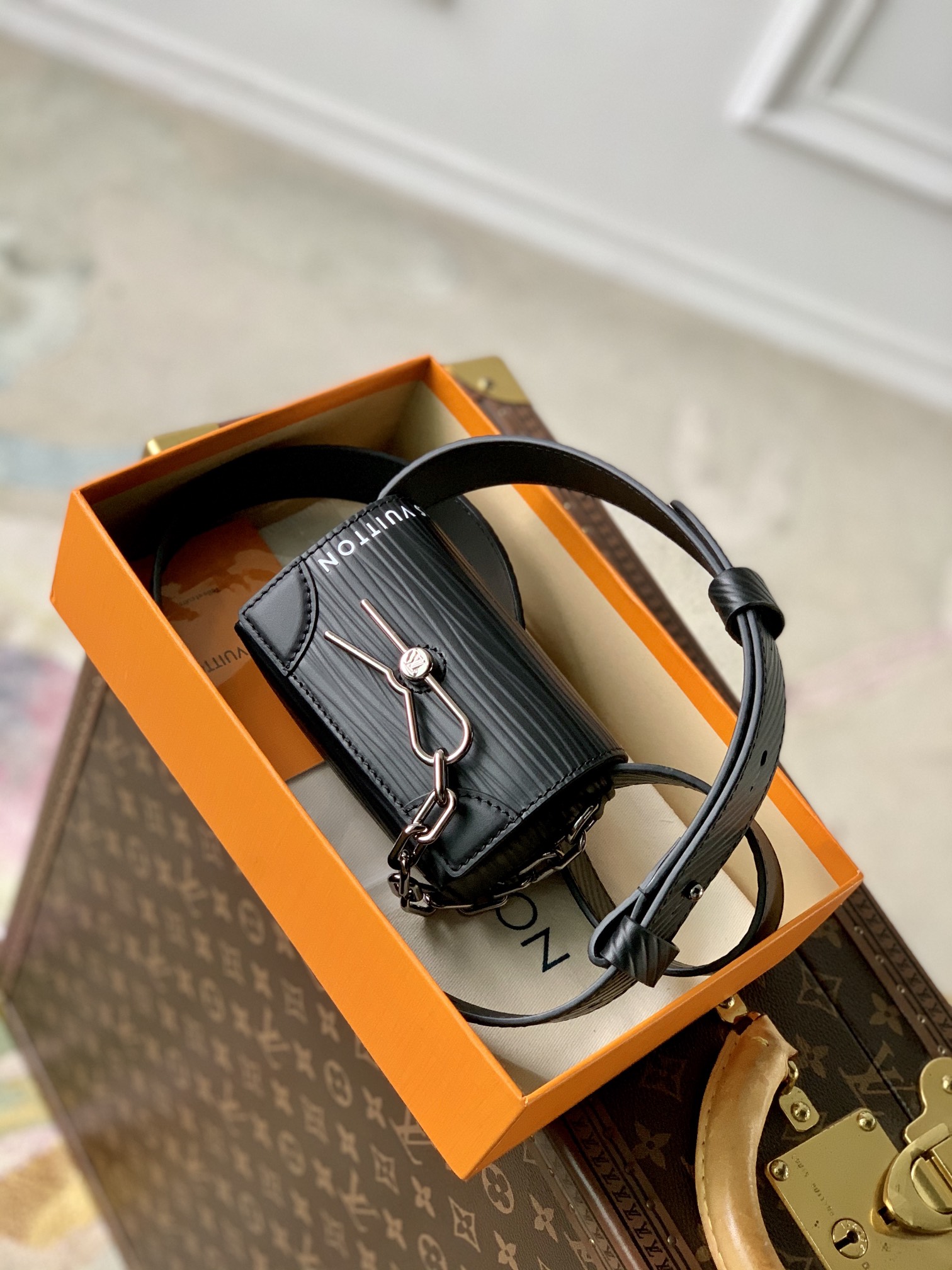 l**is V*t*n micro steamer bag-13*8*4.5cm