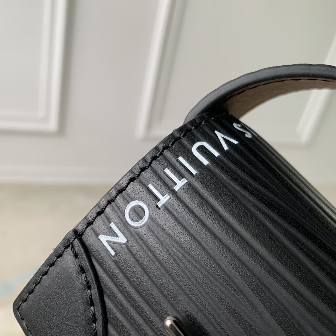 l**is V*t*n micro steamer bag-13*8*4.5cm