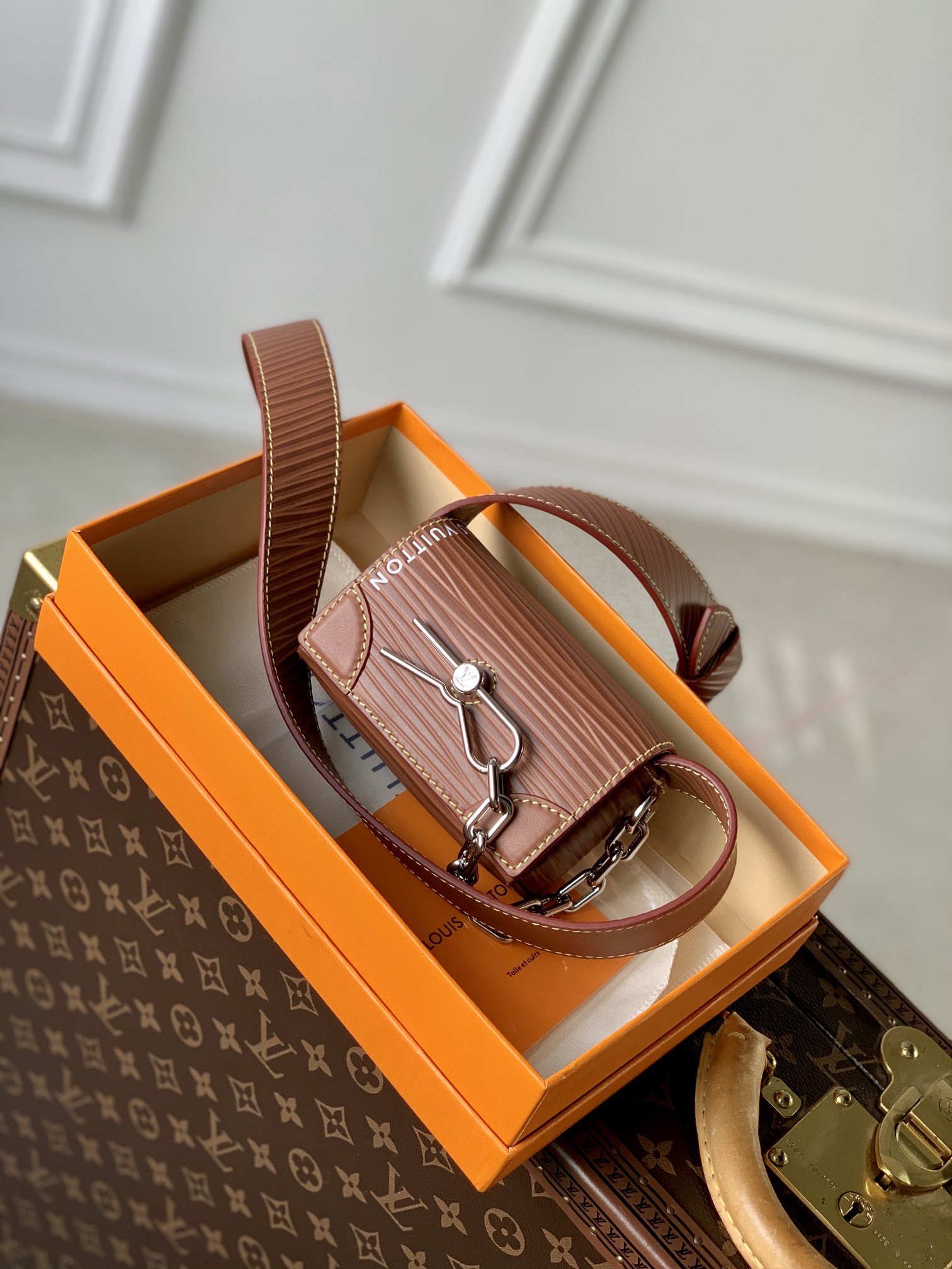 l**is V*t*n micro steamer bag-13*8*4.5cm