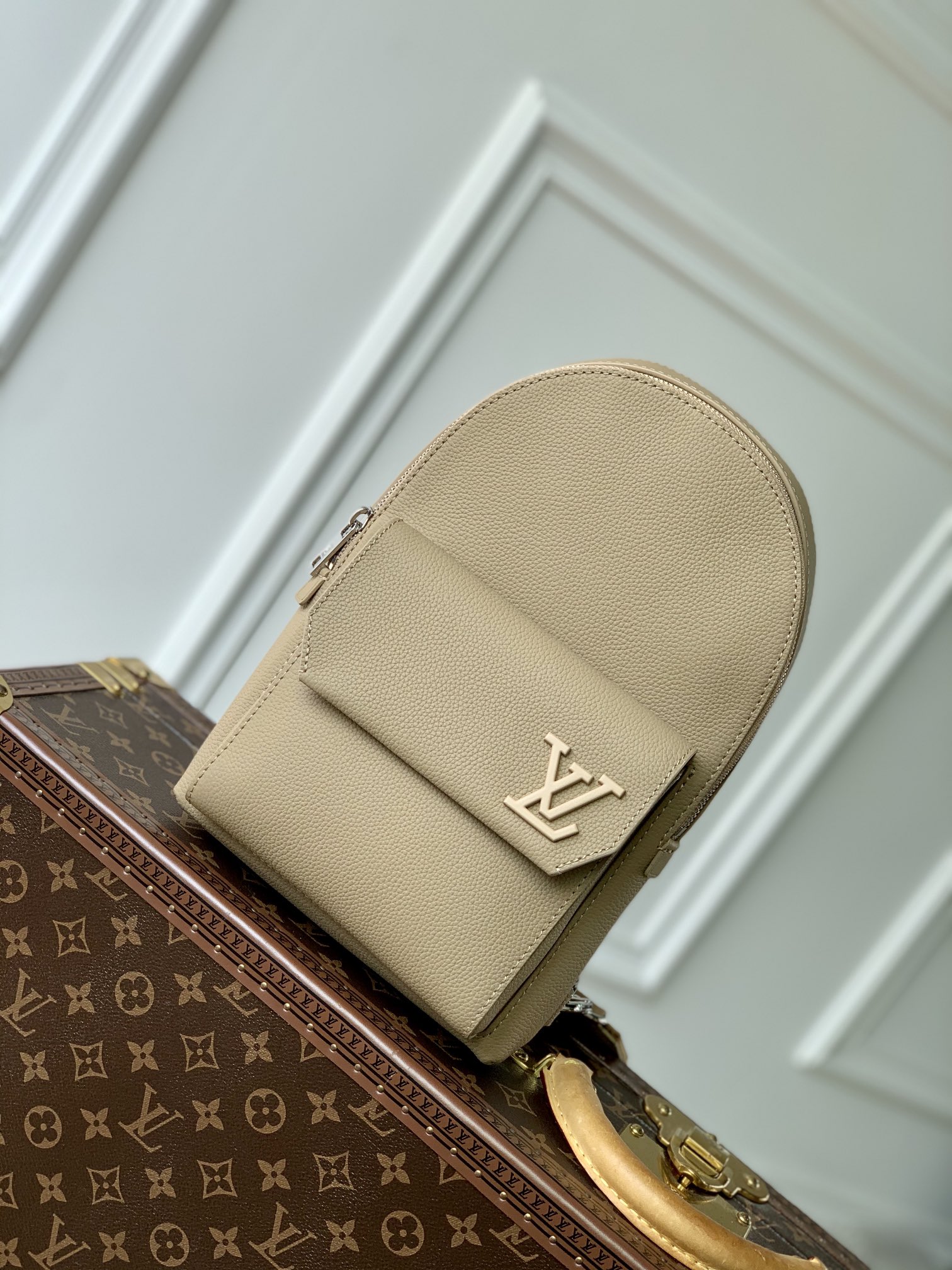 l**is V*t*n pilot backpack-20.0 x 30.0 x 4cm