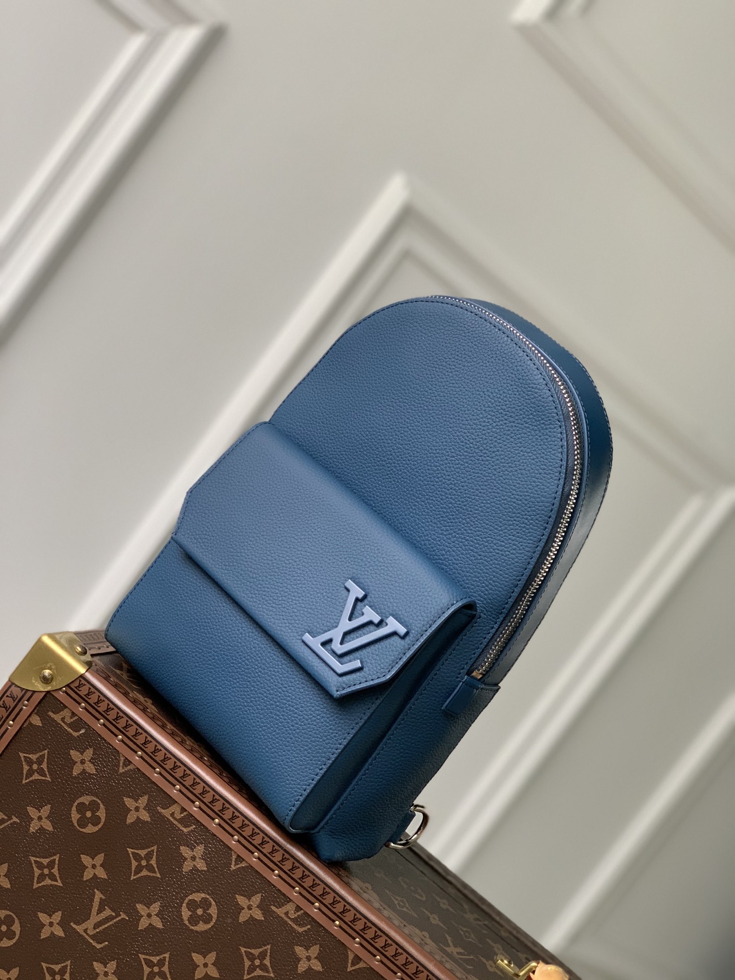 l**is V*t*n pilot backpack-20.0 x 30.0 x 4cm
