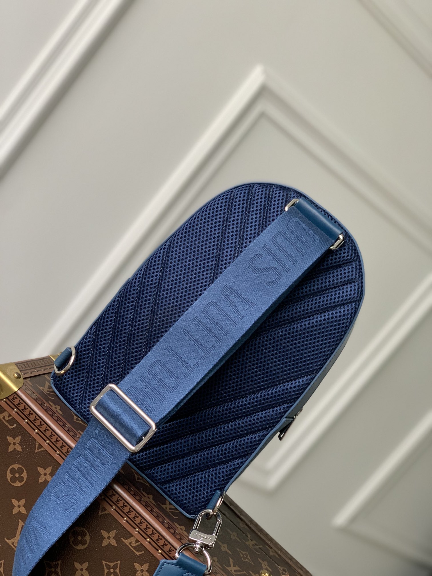 l**is V*t*n pilot backpack-20.0 x 30.0 x 4cm