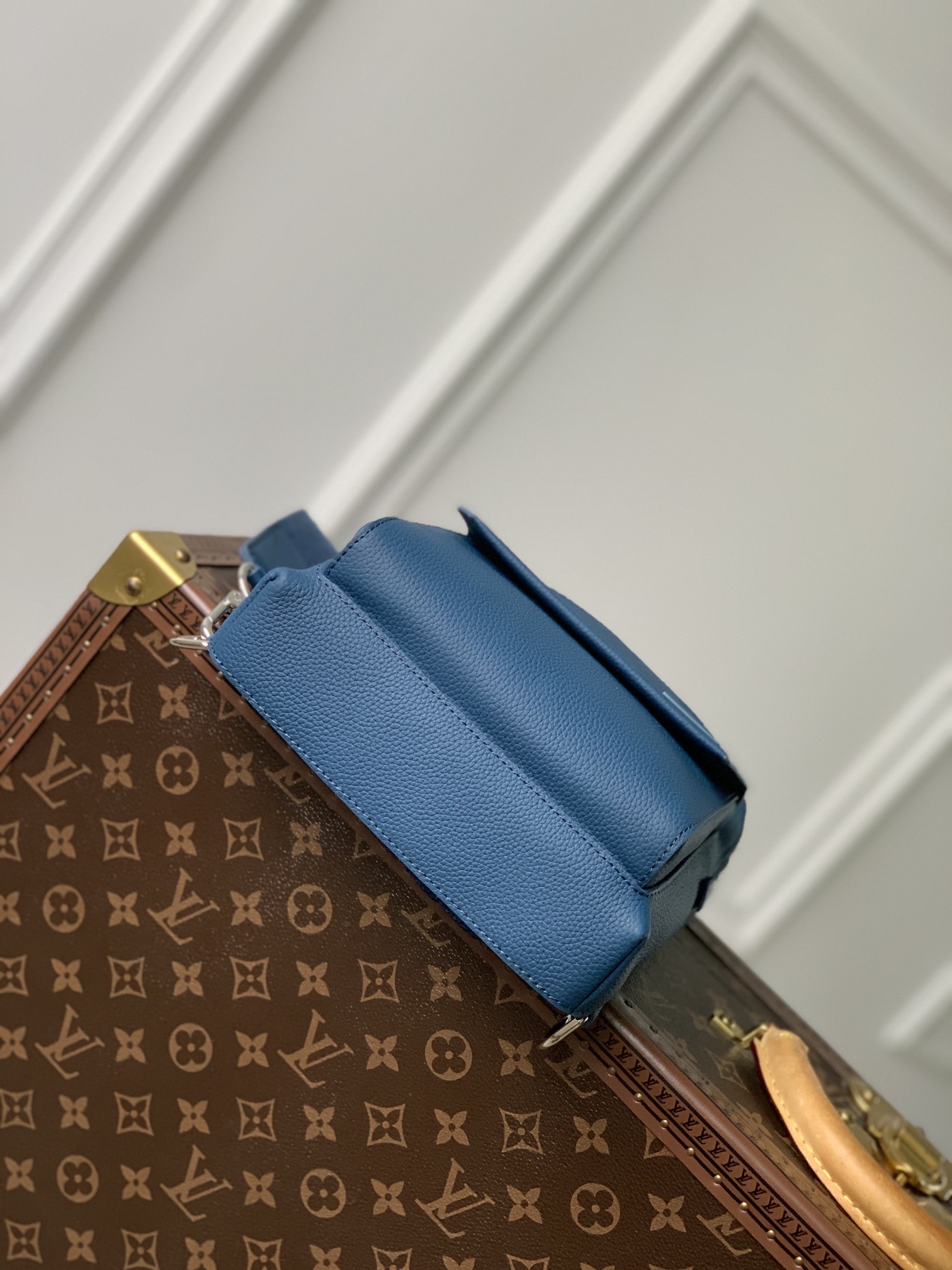 l**is V*t*n pilot backpack-20.0 x 30.0 x 4cm