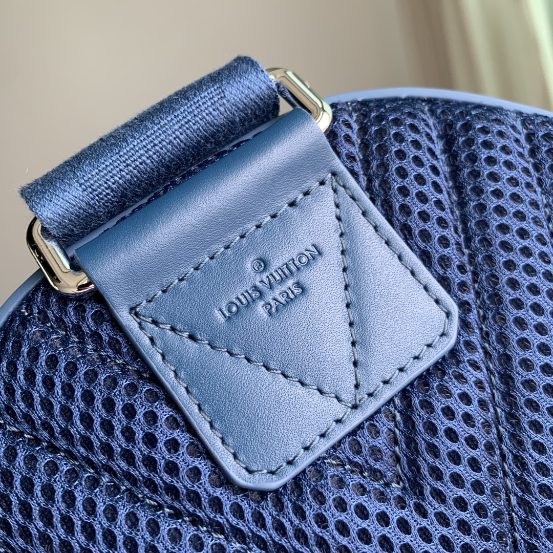 l**is V*t*n pilot backpack-20.0 x 30.0 x 4cm