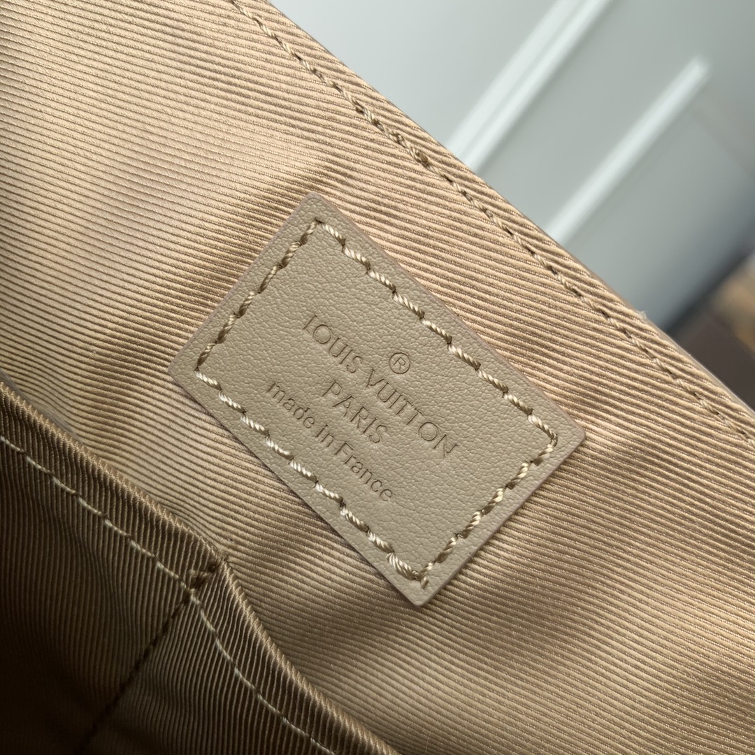 l**is V*t*n aerogram messenger bag-28 x 24 x 10cm