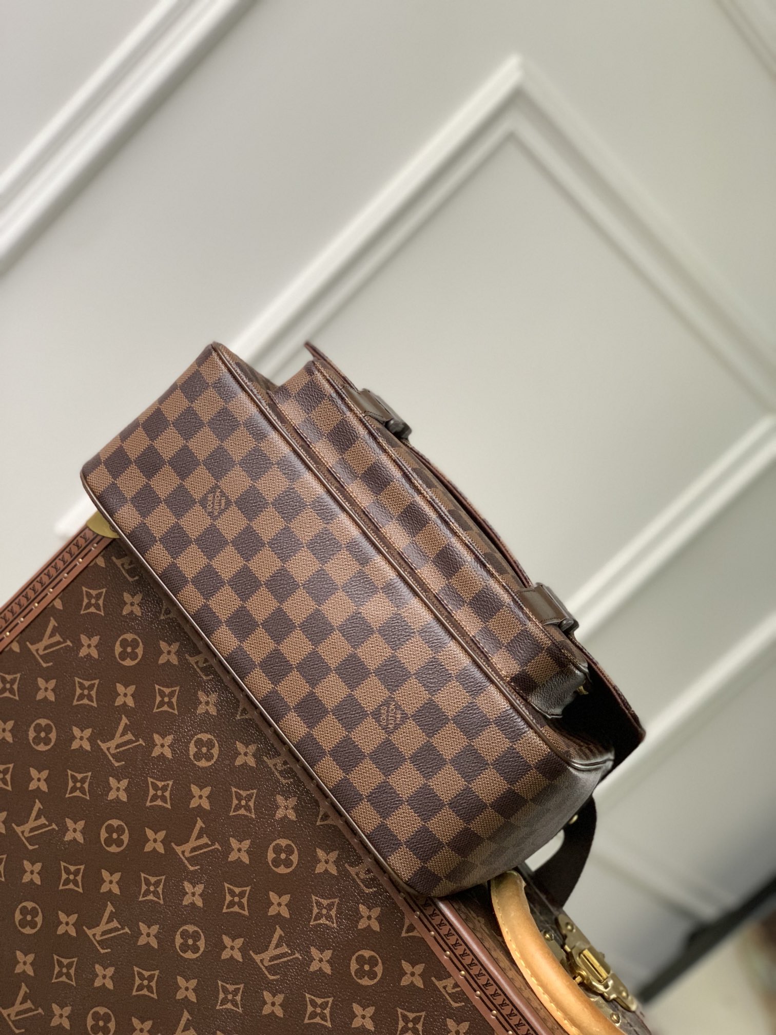 l**is V*t*n vintage messenger bag-34×18×23cm