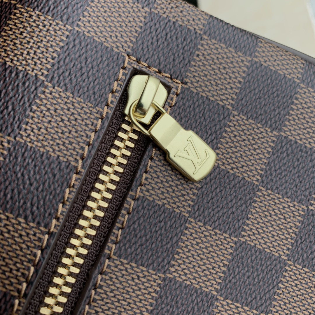 l**is V*t*n vintage messenger bag-34×18×23cm