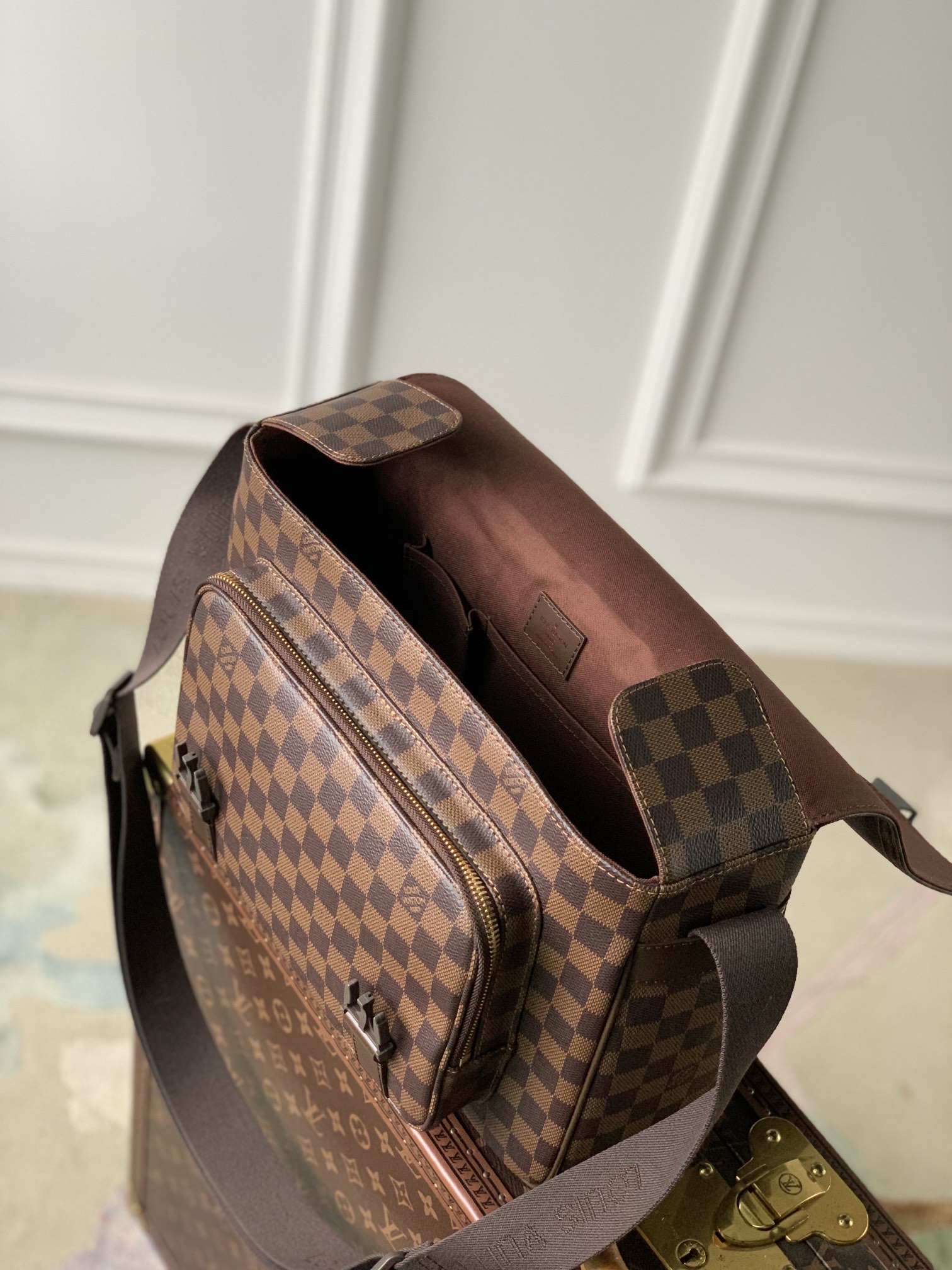 l**is V*t*n vintage messenger bag-34×18×23cm