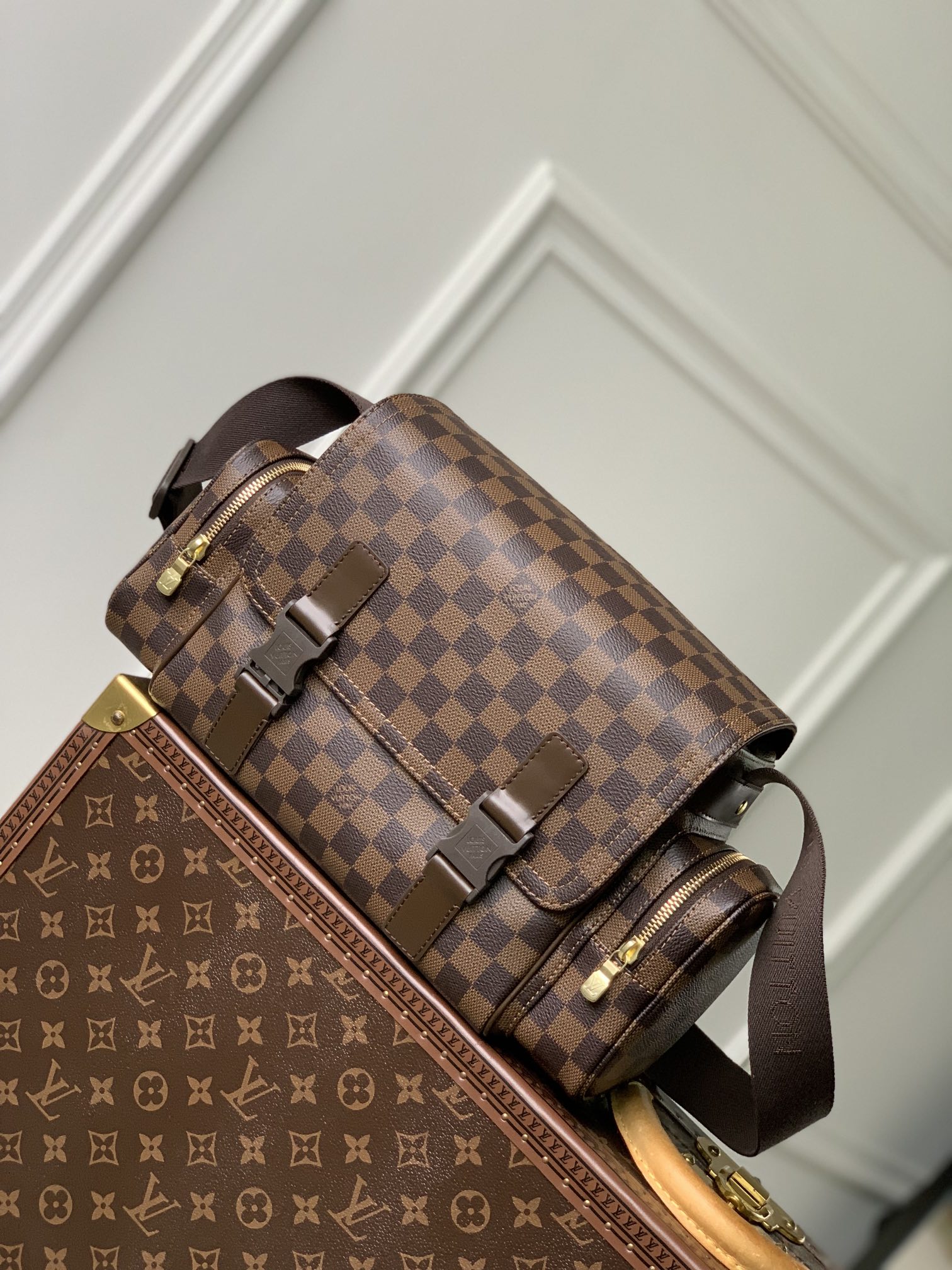 l**is V*t*n vintage messenger bag-35×12×30cm
