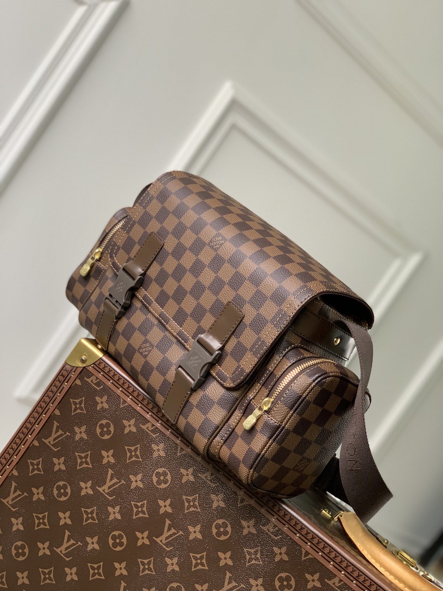 l**is V*t*n vintage messenger bag-35×12×30cm