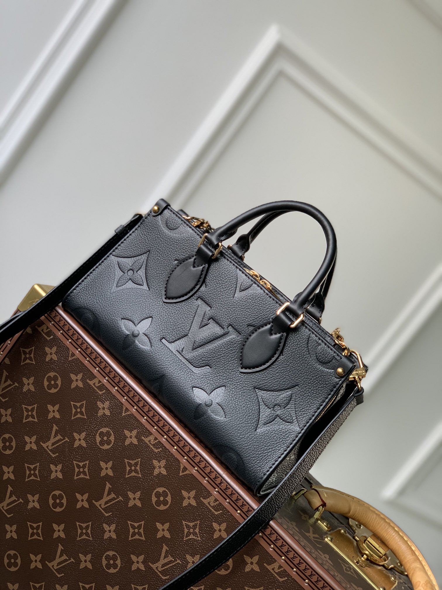 l**is V*t*n onthego east west handbag-m23640-25*13*10cm