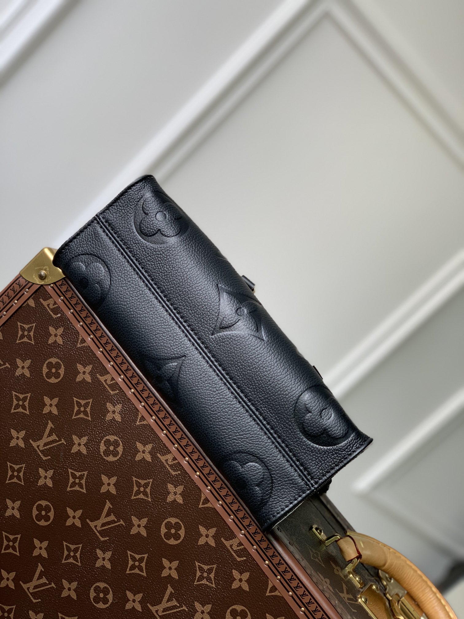 l**is V*t*n onthego east west handbag-m23640-25*13*10cm