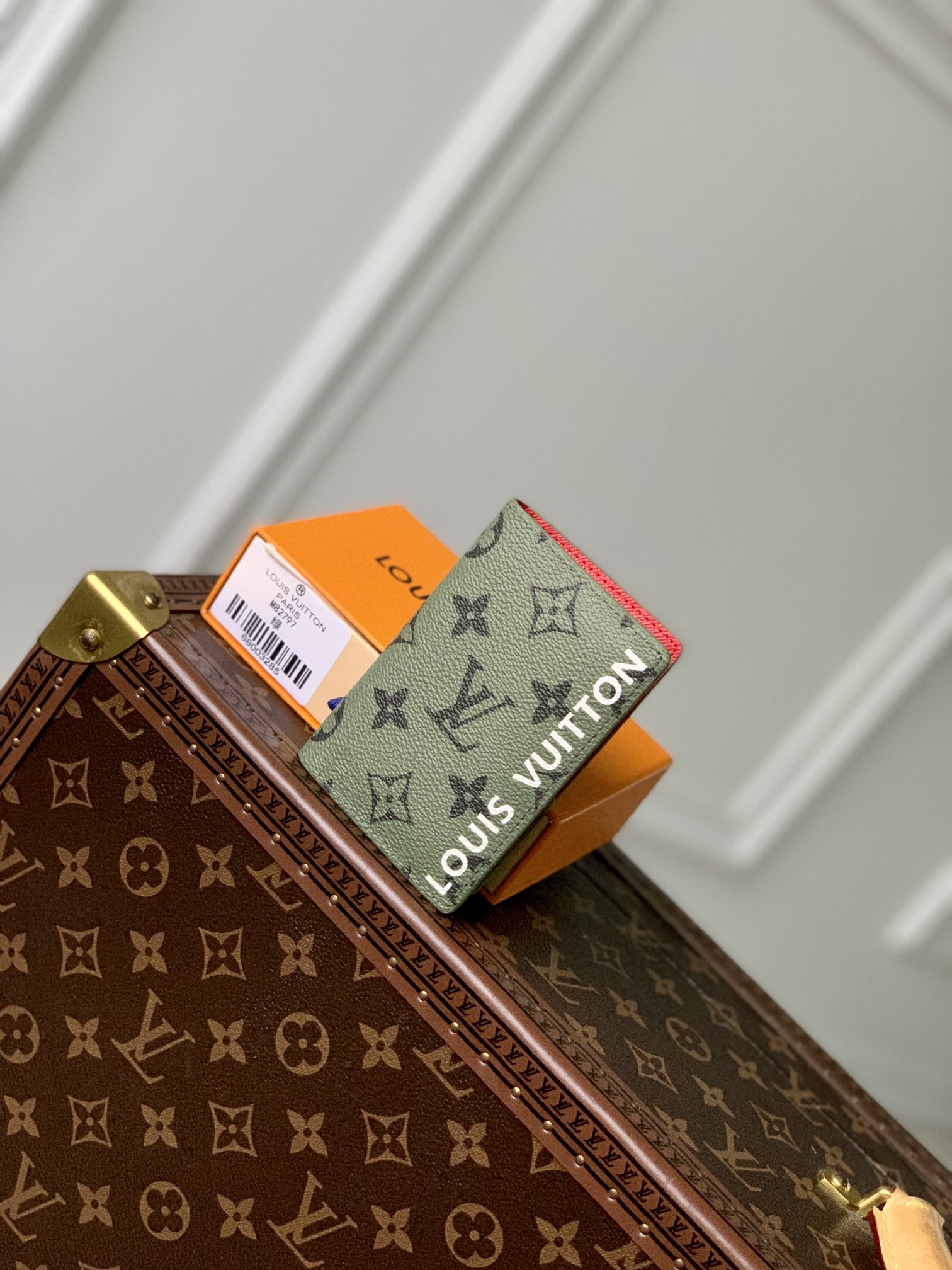 l**is V*t*n aerogram wallet-8 x 11 x 1cm