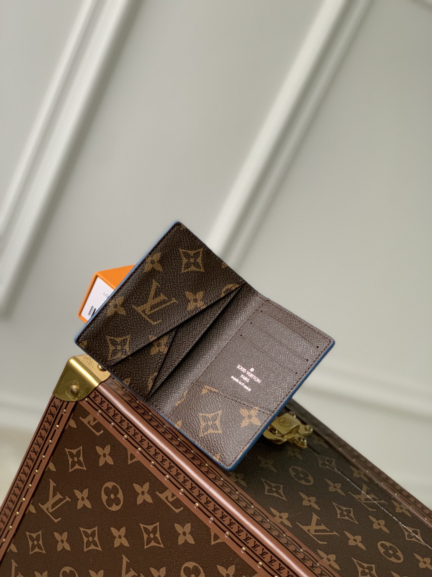 l**is V*t*n aerogram wallet-8 x 11 x 1cm
