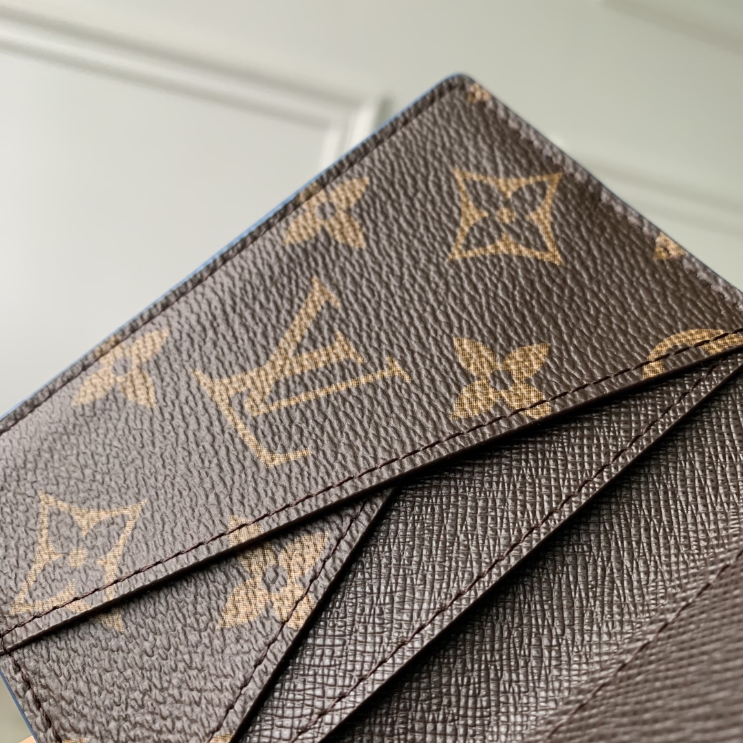 l**is V*t*n aerogram wallet-8 x 11 x 1cm