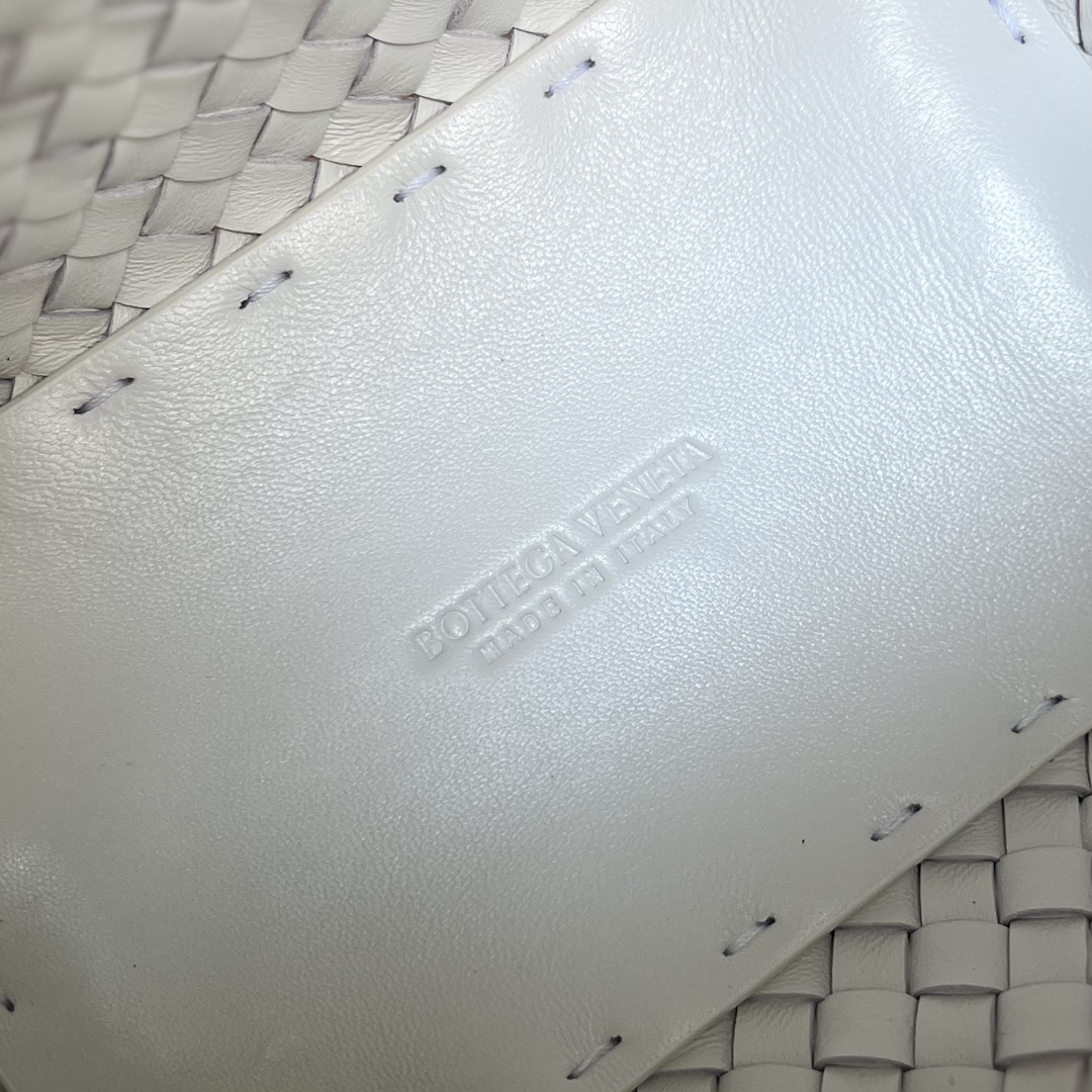 Bo*te*ga ve*ne*ta cabat bucket-35.5x21x13cm